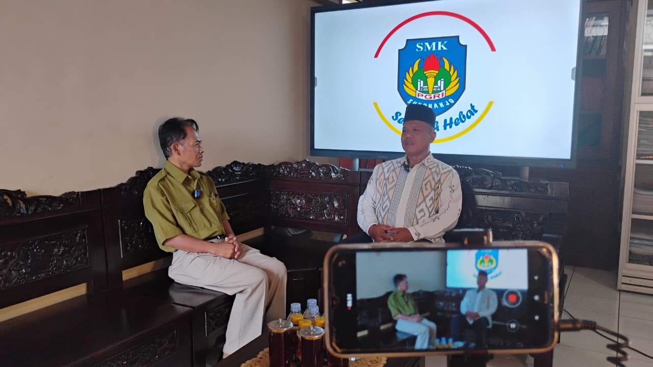 TRANSFORMASI DIGITAL TRM POLTEKKES BHAKTI MULIA DAN SMK PGRI SUKOHARJO
